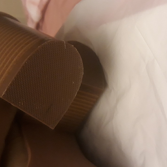 Gently Worn Shoedazzle Khaki Ankle Bootie. 3.75" heel Size 9.5 - Picture 5 of 5